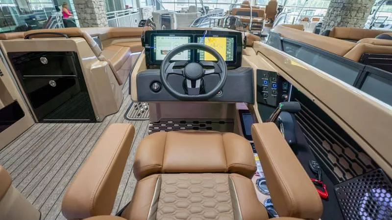 Slide: The Image of Harris Crowne 250 SL 2025 - 58