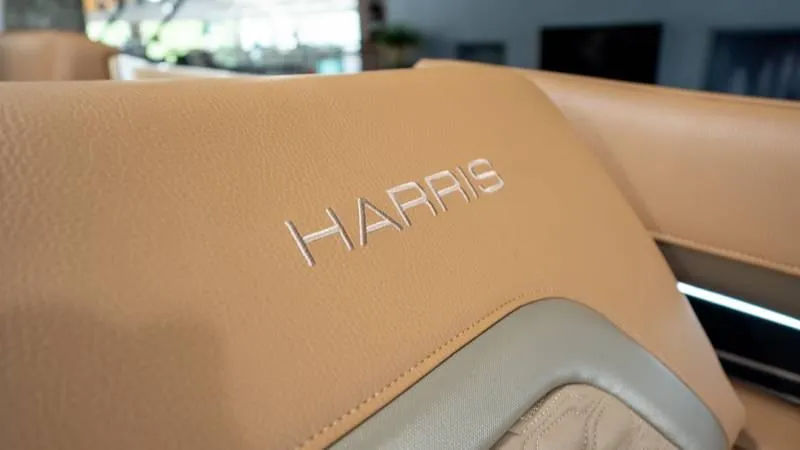 Slide: The Image of Harris Crowne 250 SL 2025 - 60