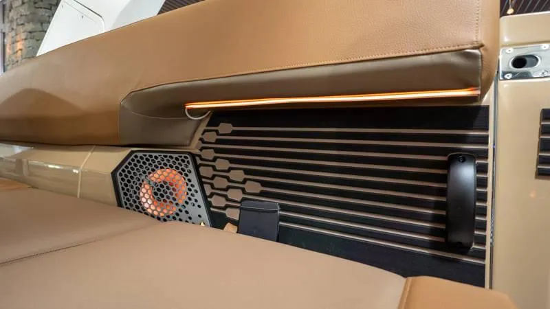 Slide: The Image of Harris Crowne 250 SL 2025 - 66