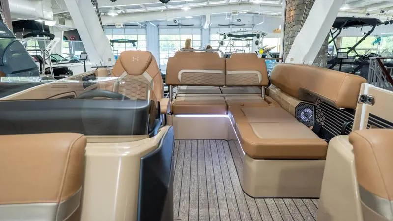 Slide: The Image of Harris Crowne 250 SL 2025 - 67