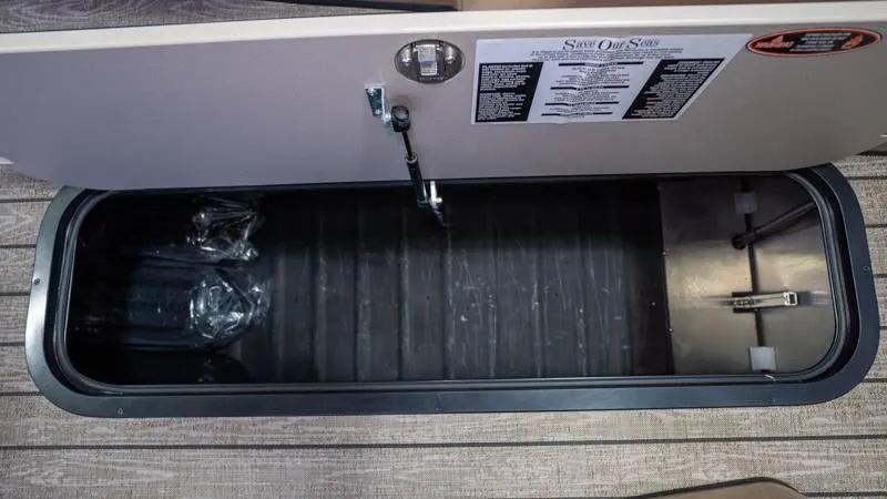 Slide: The Image of Harris Crowne 250 SL 2025 - 7