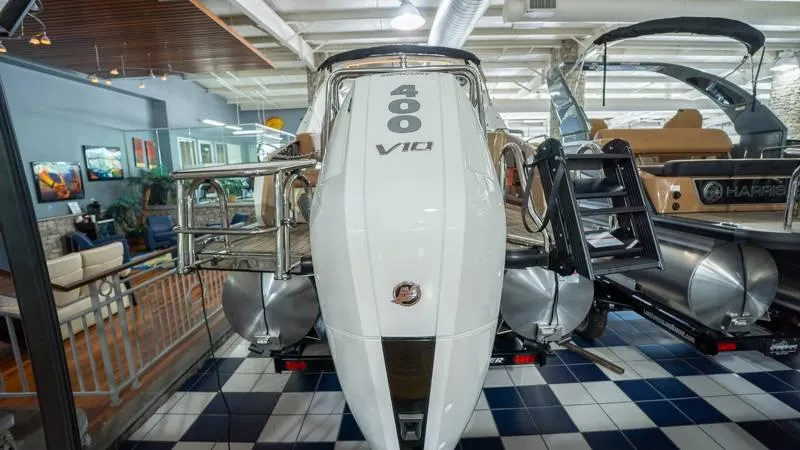 Slide: The Image of Harris Crowne 250 SL 2025 - 75