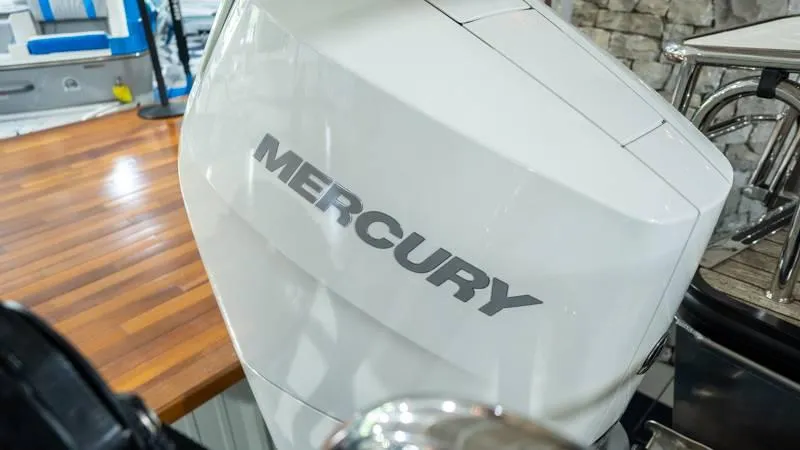 Slide: The Image of Harris Crowne 250 SL 2025 - 84