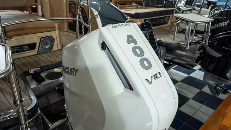 Slide: The Image of Harris Crowne 250 SL 2025 - 85