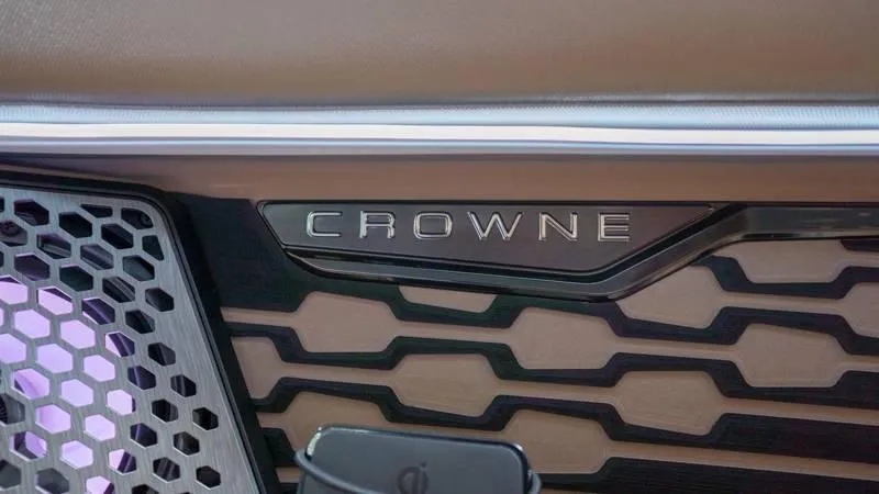 Slide: The Image of Harris Crowne 250 SL 2025 - 86