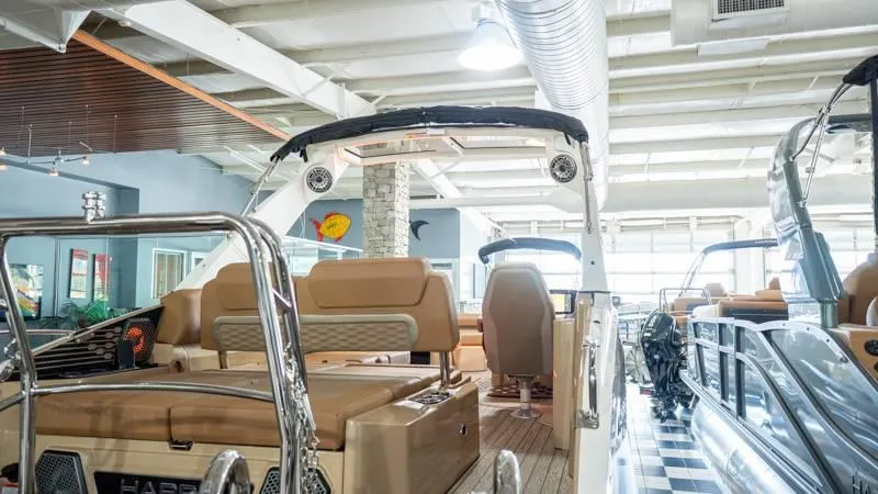 Slide: The Image of Harris Crowne 250 SL 2025 - 87