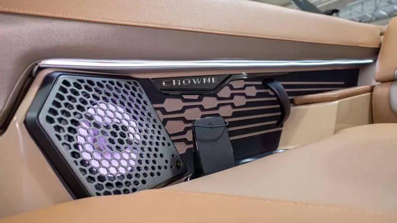 Slide: The Image of Harris Crowne 250 SL 2025 - 9