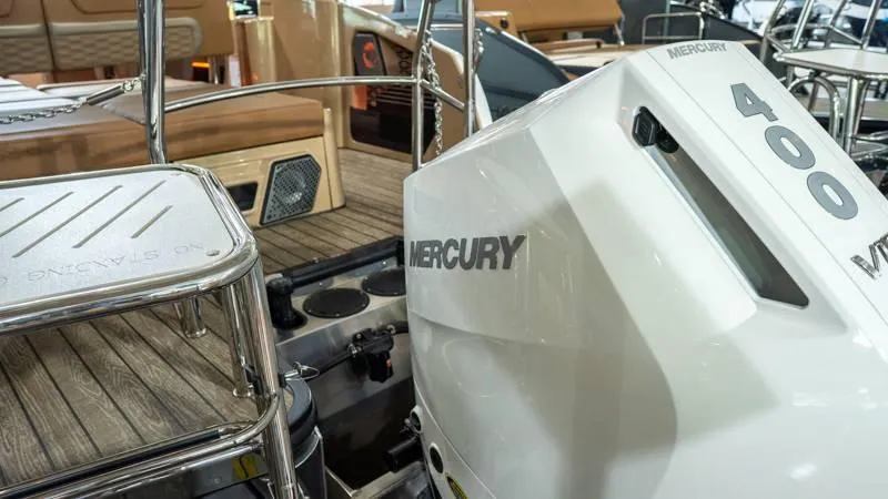 Slide: The Image of Harris Crowne 250 SL 2025 - 90