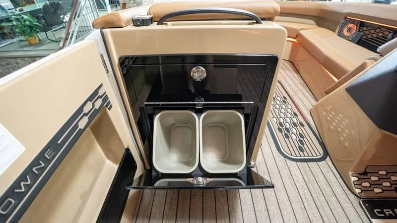 Slide: The Image of Harris Crowne 250 SL 2025 - 92