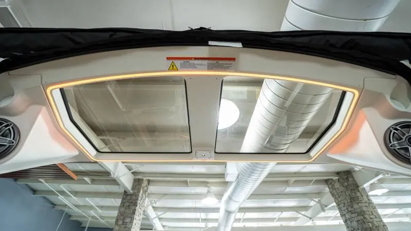 Slide: The Image of Harris Crowne 250 SL 2025 - 93