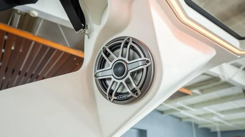 Slide: The Image of Harris Crowne 250 SL 2025 - 96