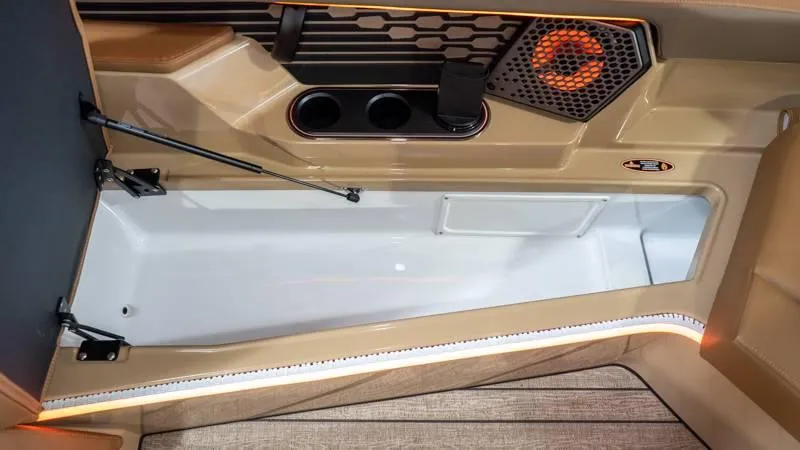 Slide: The Image of Harris Crowne 250 SL 2025 - 98