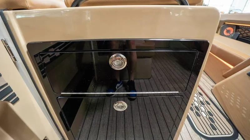 Slide: The Image of Harris Crowne 250 SL 2025 - 99