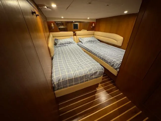 Slide: The Image of Tiara 4300 Sovran 2007 - 51