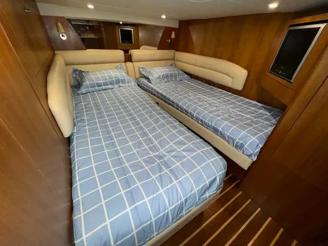 Slide: The Image of Tiara 4300 Sovran 2007 - 52