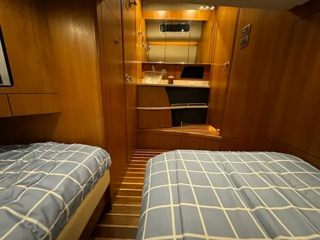 Slide: The Image of Tiara 4300 Sovran 2007 - 53