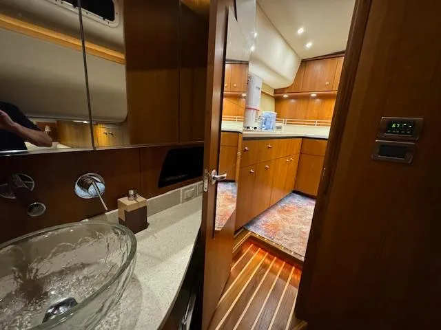 Slide: The Image of Tiara 4300 Sovran 2007 - 58