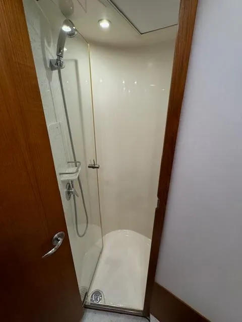 Slide: The Image of Tiara 4300 Sovran 2007 - 71