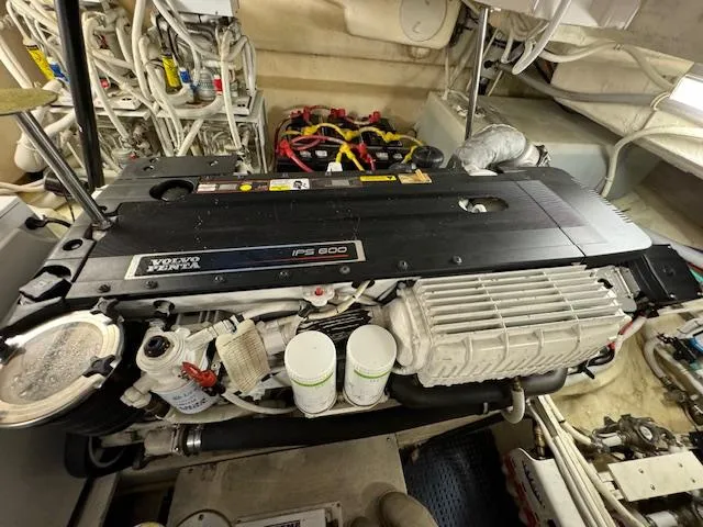 Slide: The Image of Tiara 4300 Sovran 2007 - 77