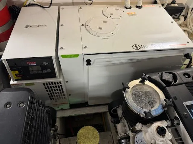 Slide: The Image of Tiara 4300 Sovran 2007 - 79