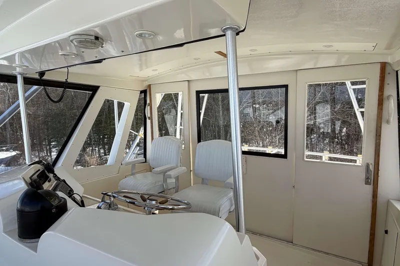 Slide: The Image of Interior of 1992 Henriques 50 Sportfisherman boat with helm and seating area. - 40