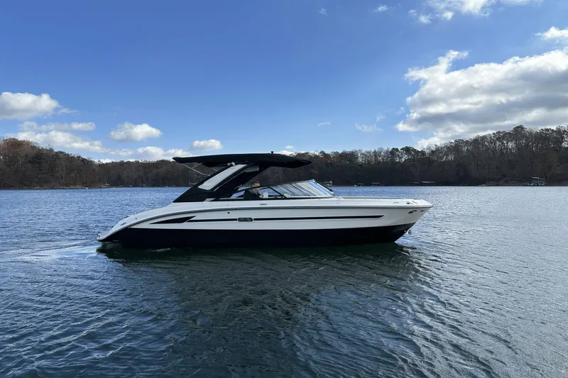 Slide: The Image of Sea Ray SDX 250 Surf 2025 - 5