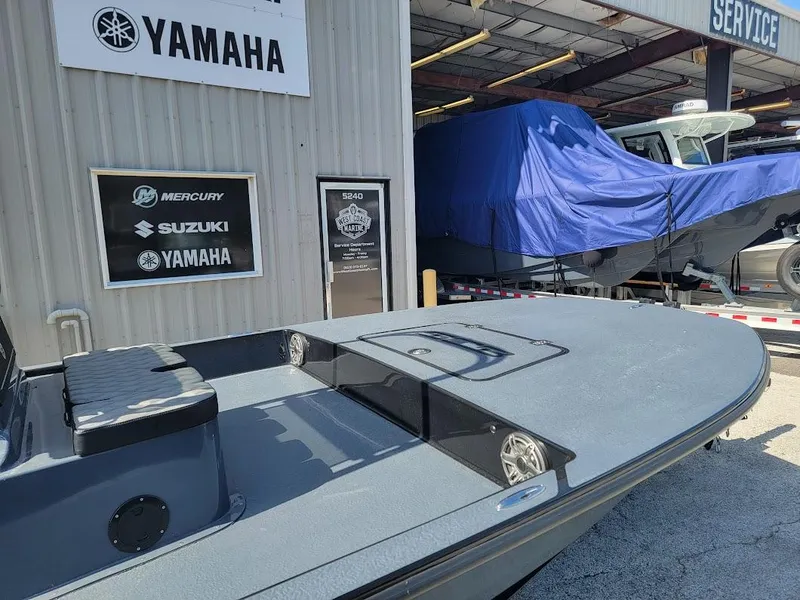 Slide: The Image of 2025 SCB S22 boat at Yamaha service center, featuring sleek design and modern technology. - 5