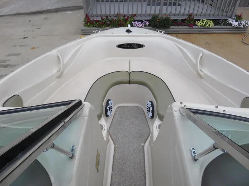 Slide: The Image of Sea Ray 185 Sport 2005 - 6