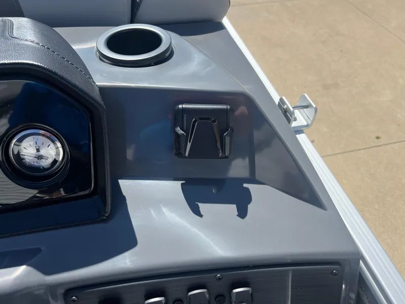 Slide: The Image of Dashboard of 2025 Bennington 20 SL boat with gauge and cup holder. - 16