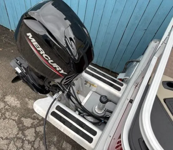 Slide: The Image of Mercury outboard motor on 2022 Sun Tracker Bass Buggy 18 DLX boat. - 28