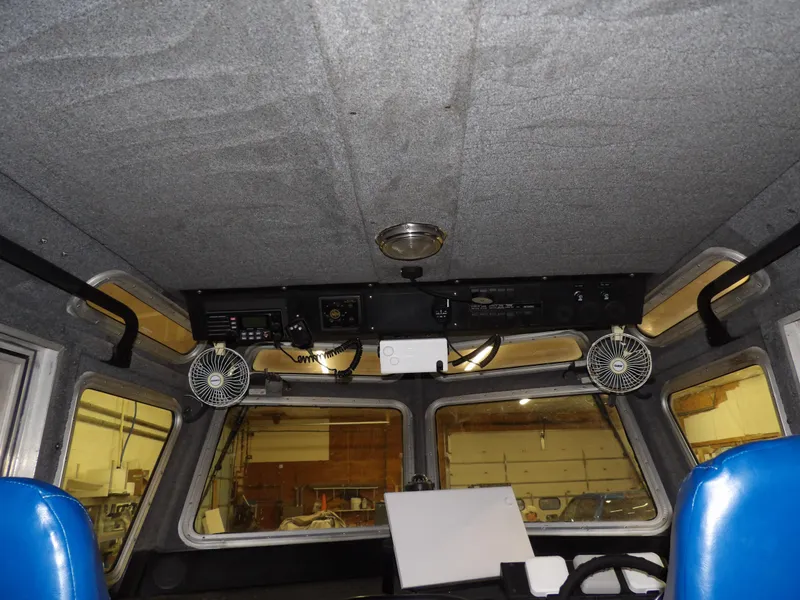 Slide: The Image of Safe Boats Defender 25 2005 - 56