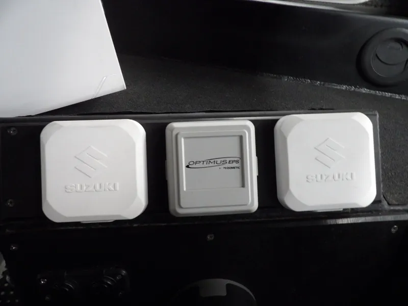 Slide: The Image of Safe Boats Defender 25 2005 - 60