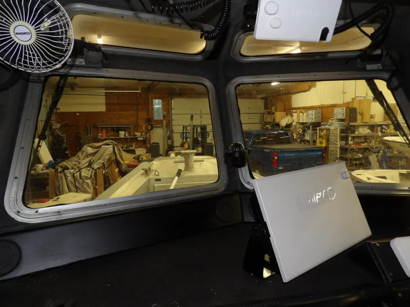 Slide: The Image of Safe Boats Defender 25 2005 - 63