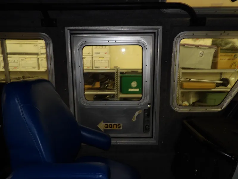 Slide: The Image of Safe Boats Defender 25 2005 - 65