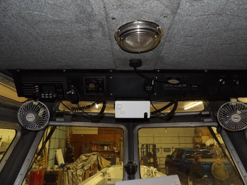 Slide: The Image of Safe Boats Defender 25 2005 - 66