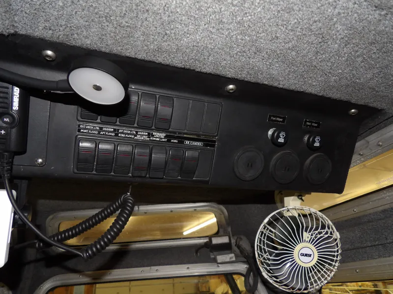 Slide: The Image of Safe Boats Defender 25 2005 - 69