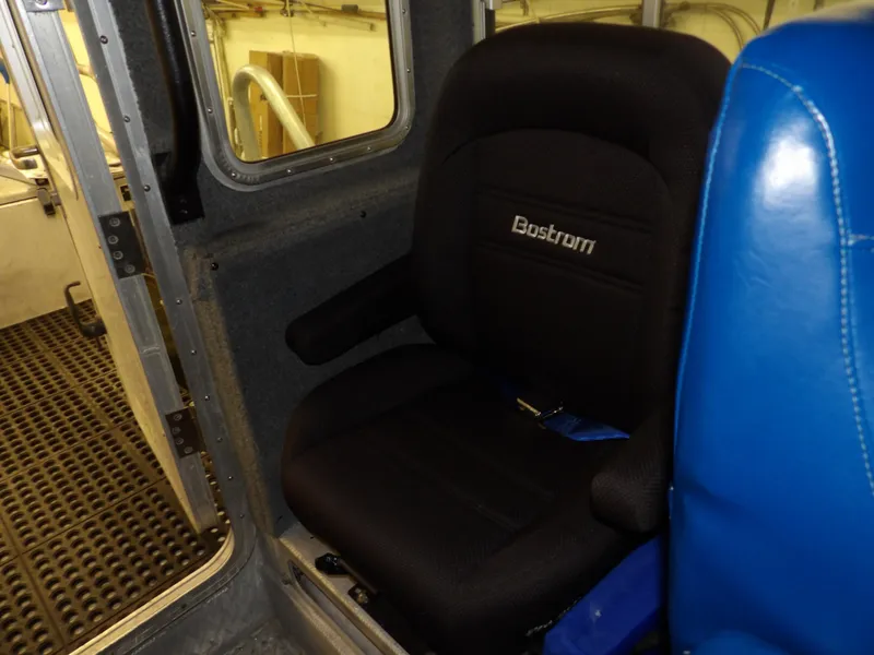 Slide: The Image of Safe Boats Defender 25 2005 - 72