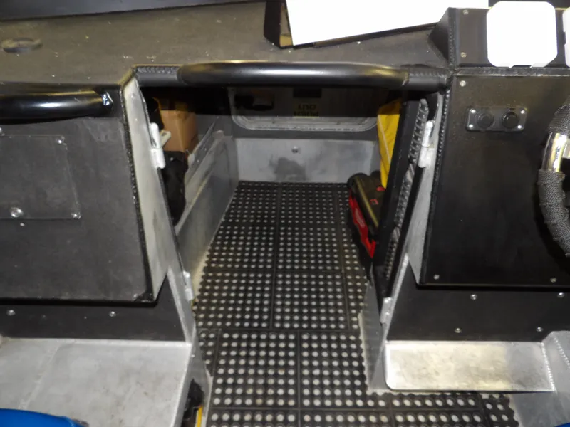 Slide: The Image of Safe Boats Defender 25 2005 - 73