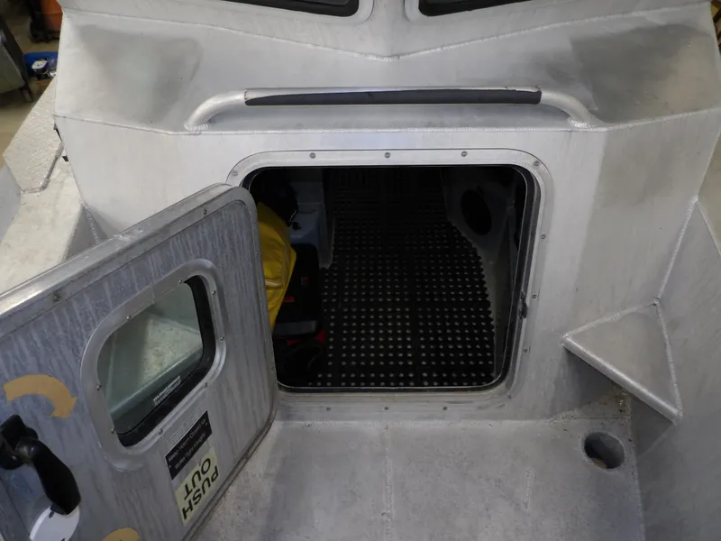 Slide: The Image of Safe Boats Defender 25 2005 - 77