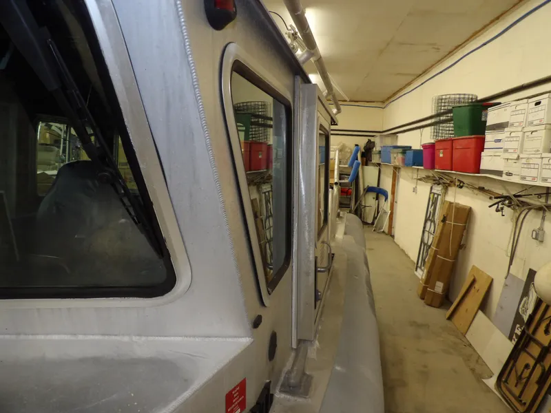 Slide: The Image of Safe Boats Defender 25 2005 - 81