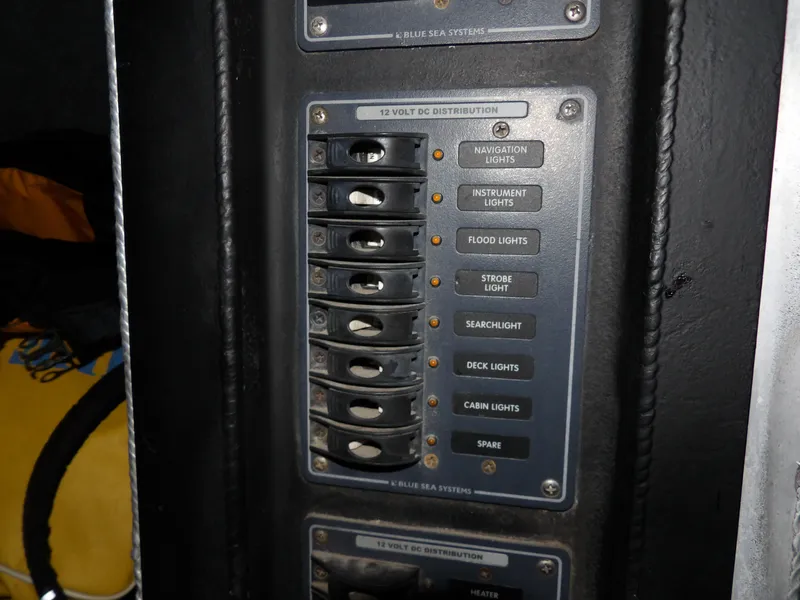 Slide: The Image of Safe Boats Defender 25 2005 - 83