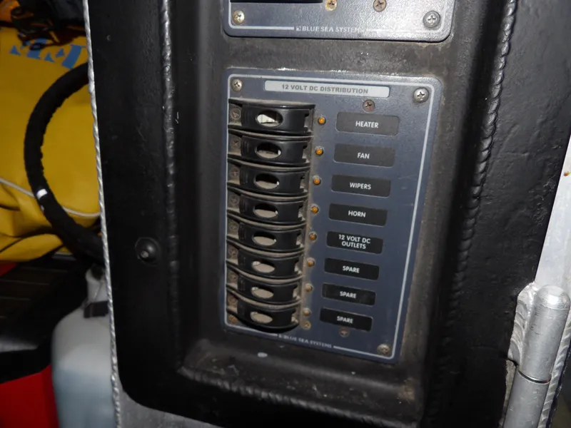 Slide: The Image of Safe Boats Defender 25 2005 - 84