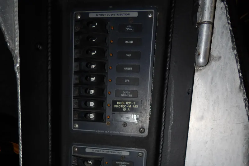 Slide: The Image of Safe Boats Defender 25 2005 - 85