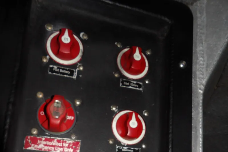 Slide: The Image of Safe Boats Defender 25 2005 - 87