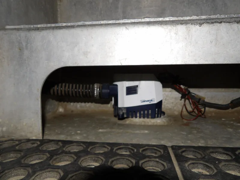 Slide: The Image of Safe Boats Defender 25 2005 - 88