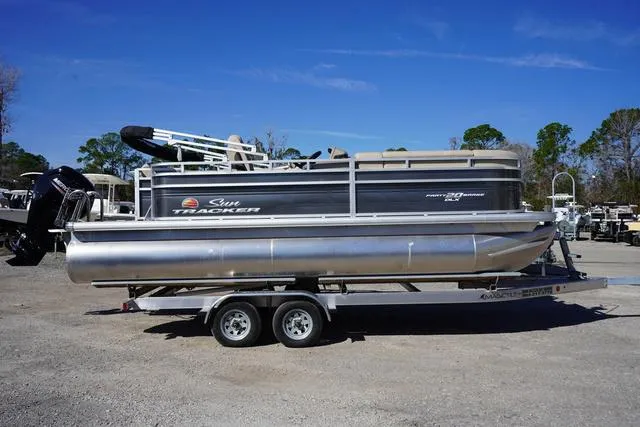 The Image of Sun Tracker 20 Party Barge 2025 - 1