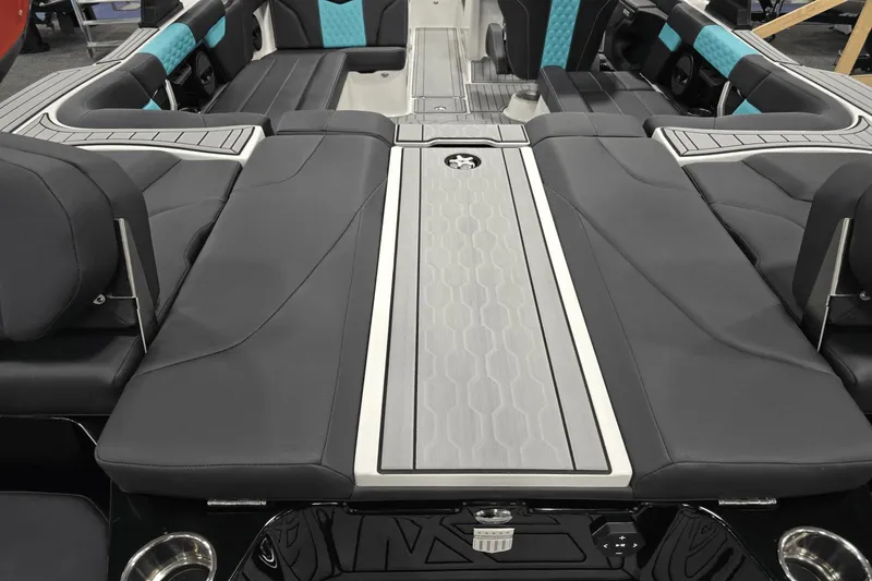 Slide: The Image of MasterCraft XT23 2025 - 15