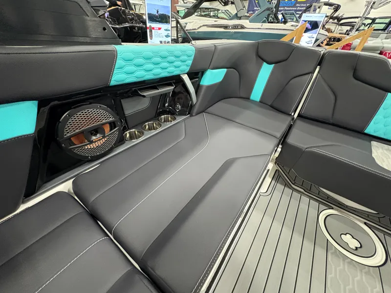 Slide: The Image of MasterCraft XT23 2025 - 27