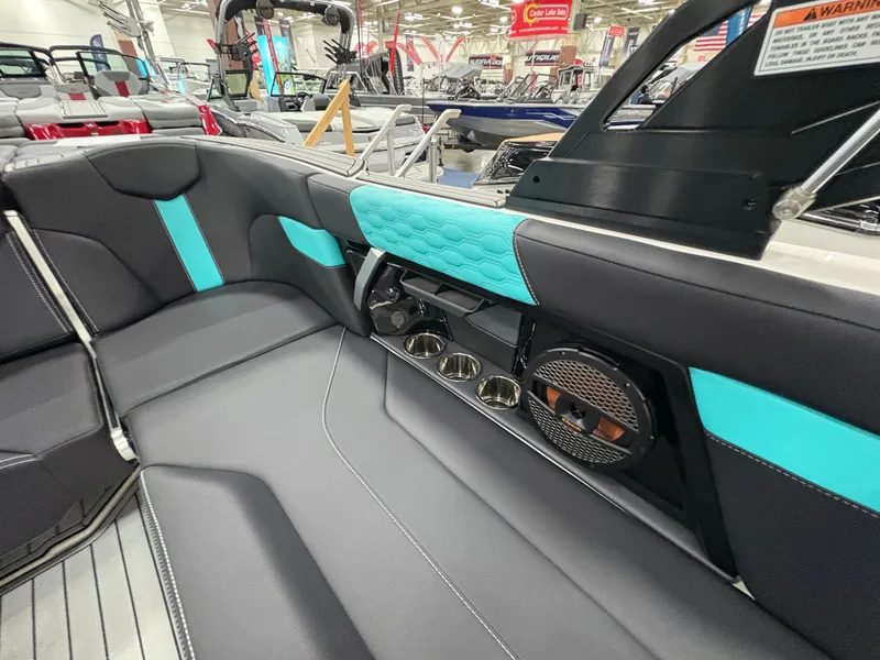 Slide: The Image of MasterCraft XT23 2025 - 36