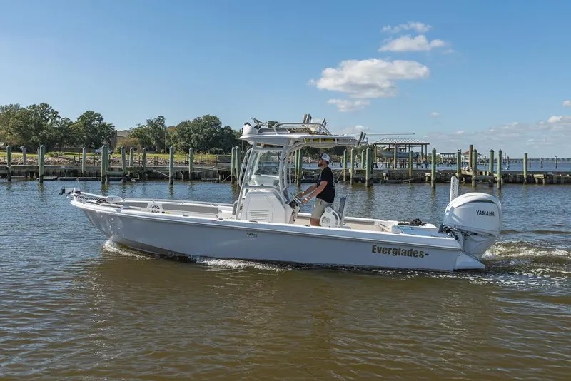 Slide: The Image of 2023 Everglades 243cc Sport Station boat cruising on a sunny day. - 11